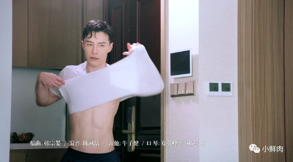 不穿衣服man炸,这男星的牛奶胸肌也太犯规了!