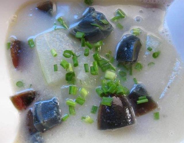 冬瓜皮蛋汤清爽解暑,咸香又好喝,关键点是最后这一步别做错