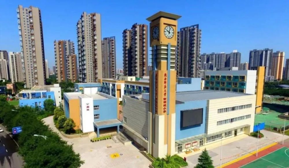 圣格瑞思品格幼儿园), 建成 2所小学(一所民办小学陕师大御锦城小学