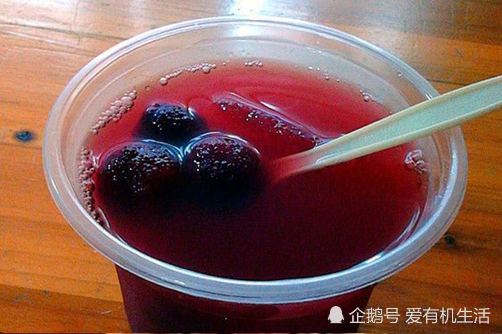 贵州青岩古镇特色美食"冰杨梅",口感酸甜可口,解暑解腻!