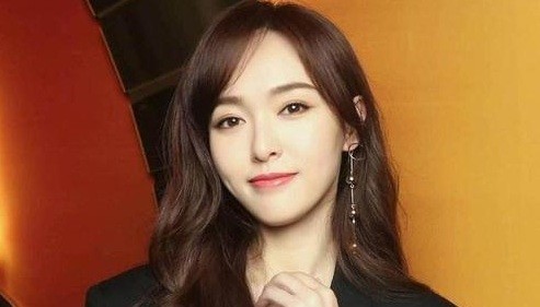 张新成签给天娱并不吃亏?唐嫣为什么神隐了?
