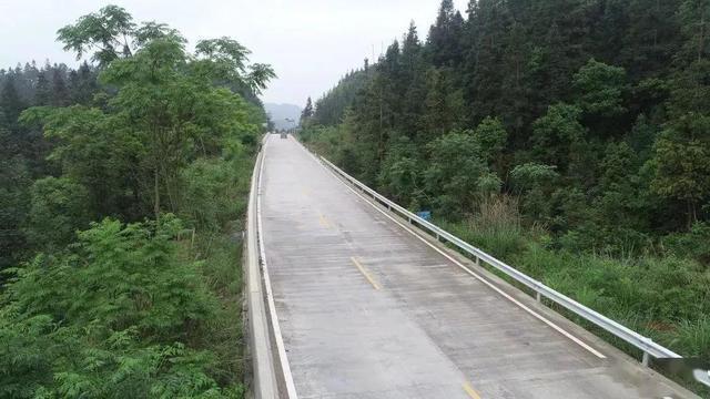 g359灵山沙坪至大塘公路(南宁段 灵山沙坪至大塘公路原来是省道,现在