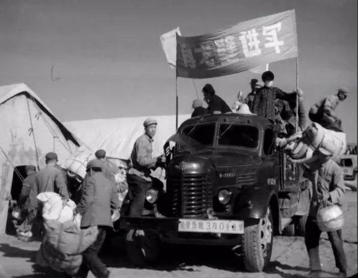 从“疯丫头”到娘子军，共和国第一代女义务兵的“变形记”