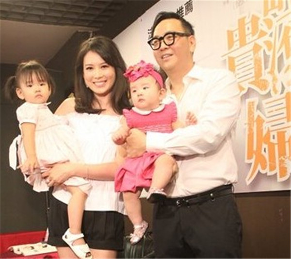 再加上公开了跟陶喆的恋情,所以殷悦的名气越来越大,也拍摄了很多优秀