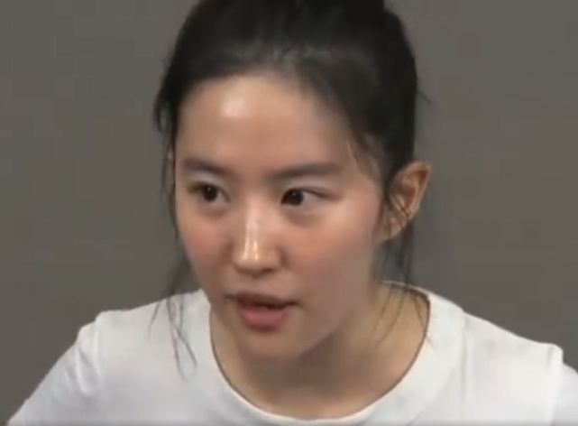 刘亦菲听导演话,全程素颜试镜,美颜滤镜都没开,这才是