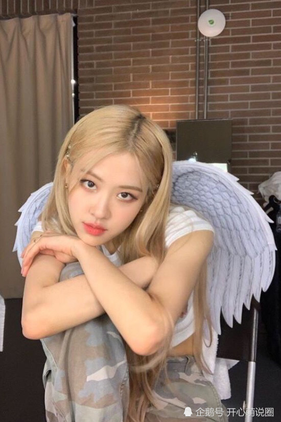 blackpink朴彩英rosé:终于知道为什么叫她玫瑰了,太