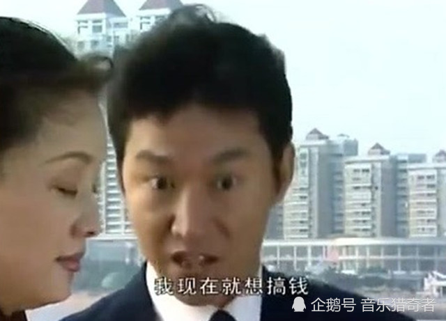 赵燕国彰在2000年的时候出演了经典电视剧《插翅难逃》,凭借张世豪