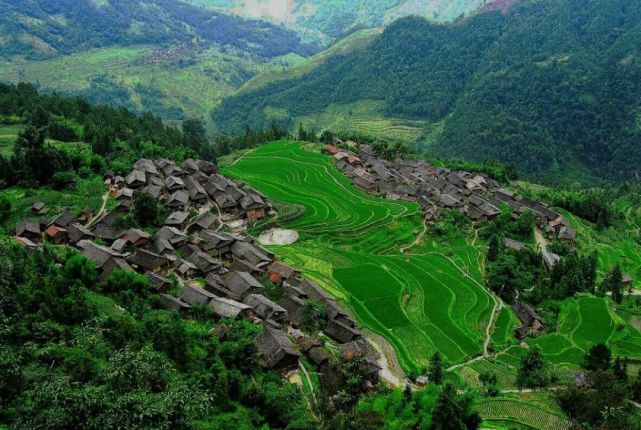 大园古苗寨,地处湖南省邵阳市绥宁县关峡苗族乡大园村,坐落在大自然