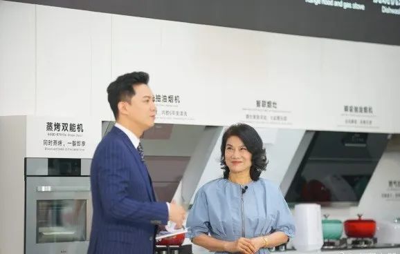 董明珠带货 3亿背后的焦虑:一季度净利润跌7成 直播为