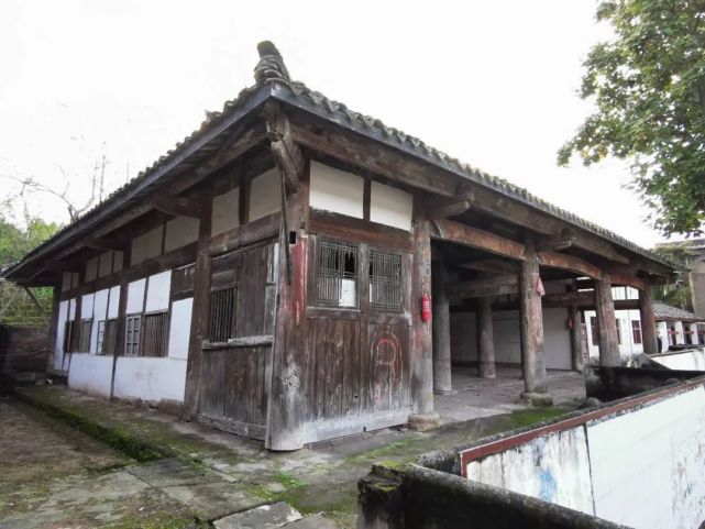四川南充:农村古老的寺庙,从明朝保存至今,柱头结构真