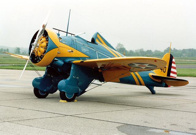 单翼机拥有着双翼机时代的特征,波音的"玩具枪":p26战斗机