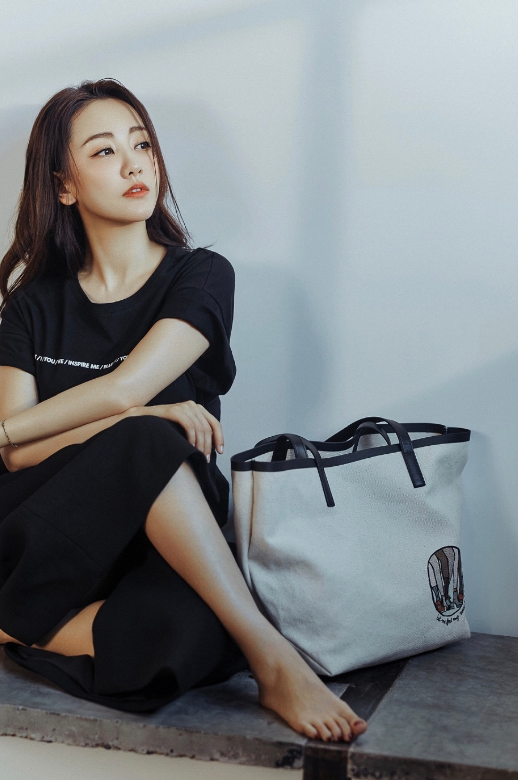 杨蓉的身材绝了,"刺客装"随意穿,不愧是于正的御用女配