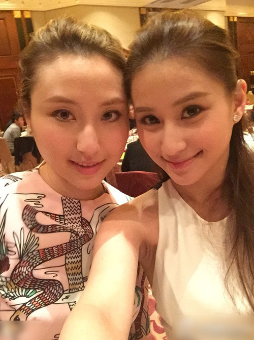 背影苗条: 三太共有三个子女,分别是龙凤胎何超莲和何猷启,以及何超云