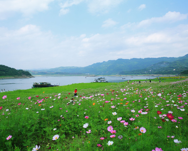 图1 木洞河街临江风景