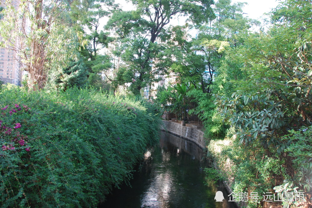 金汁河:昆明 "古六河"之一,很多河段已无水,北段就是这样