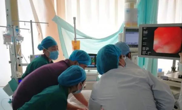 1岁半宝宝误吞电池，在口中爆炸！救治过程太揪心，这样的错误别再犯了！