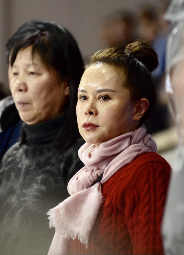 孙俪的妈妈才是会保养，都当姥姥的人了，却穿的比小姑娘潮