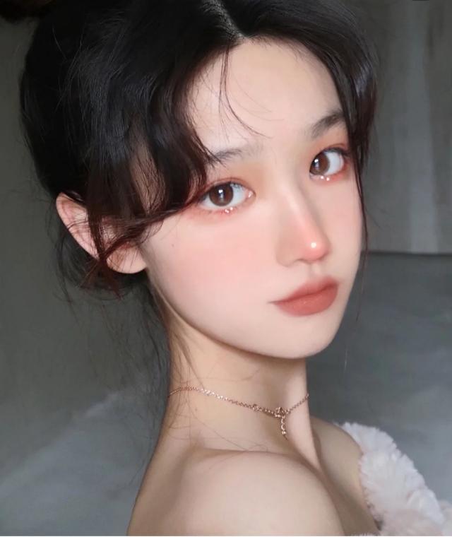 今年夏天超火的“无辜”妆，上脸以后又纯又欲，你就是小仙女本人