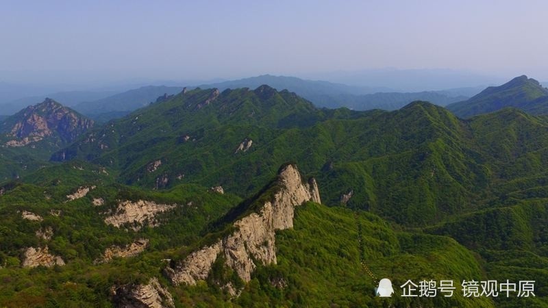 两千米高空航拍八百里伏牛山最高峰壁立千仞,有华山之