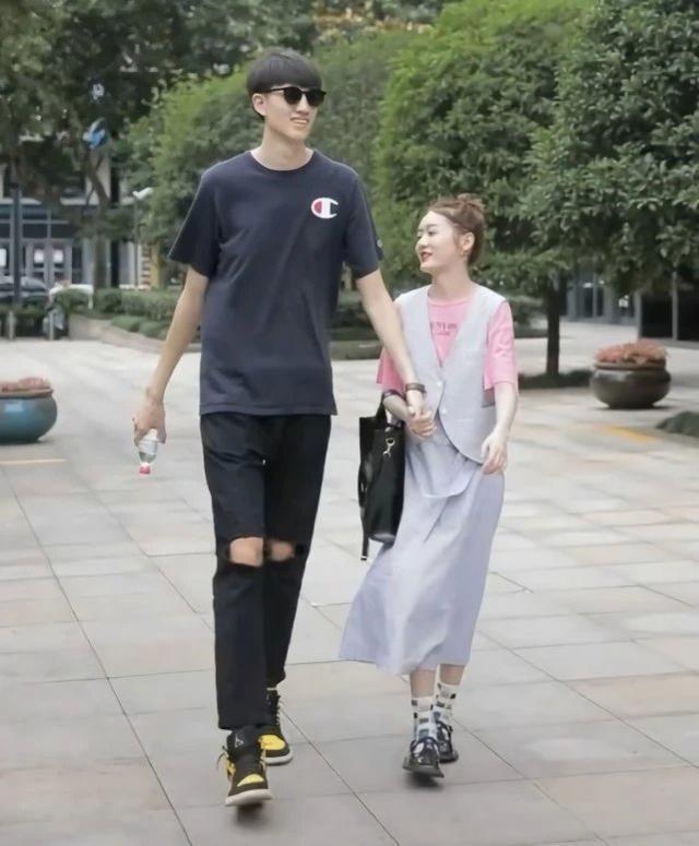 188和163身高差距图,188和162身高距离图片 有种情侣叫"最萌身高差",188和168,女生腿竟和男友一