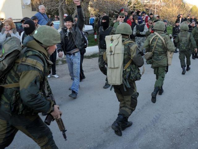 2014年俄军控制克里米亚境内多个乌克兰军事基地