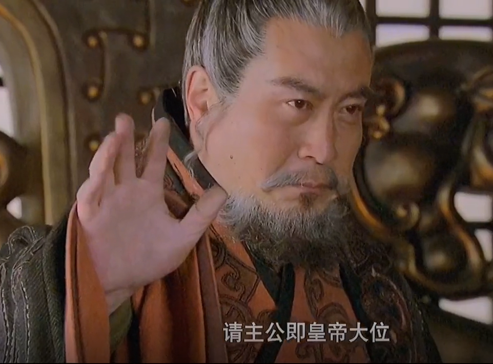 《新三国》中袁术,袁绍,曹操对称帝的不同看法,欣赏不