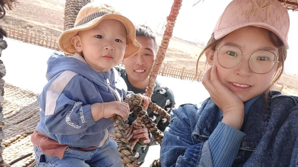 00后美女未婚生子突患血癌男友卖房搭救：孩子不能和我一样单亲