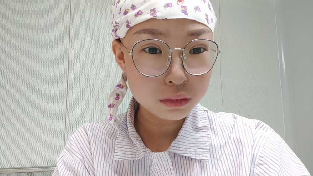 00后美女未婚生子突患血癌男友卖房搭救：孩子不能和我一样单亲
