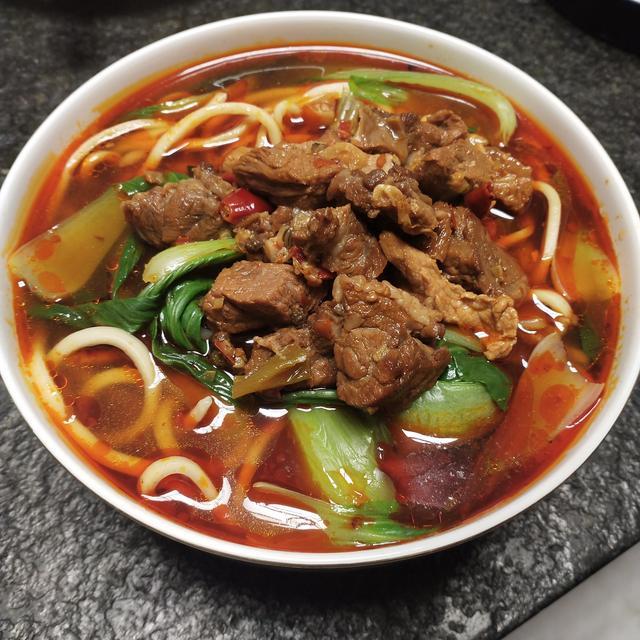 香辣牛肉面的超好吃做法,牛肉面这样做才好吃,香辣