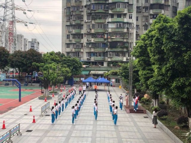 上午8点30分, 荔湾区林凤娥小学举行 返校复学后的第一次升旗仪式.