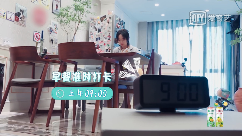 周笔畅分享减肥餐，自律运动展现完美肌肉线条，低调享受独居生活