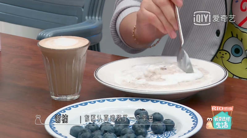 周笔畅分享减肥餐，自律运动展现完美肌肉线条，低调享受独居生活