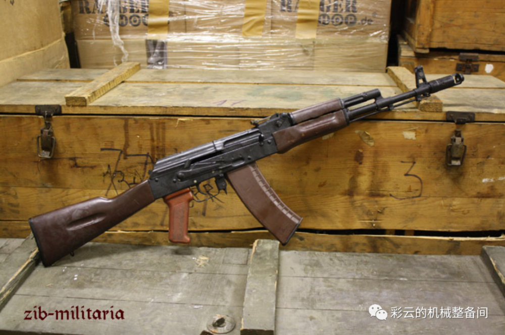 "盲目跟随小口径歪风—介绍ak-74,aks-74和ak-74m_腾讯新闻