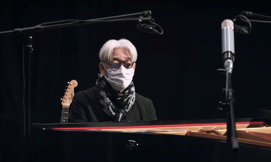 作曲家坂本龙一近日发行了一部全新音乐会电影「为孤立的人弹奏钢琴」