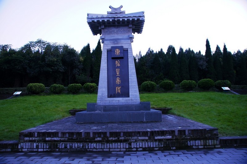 周幽王被杀以后,各诸侯拥立姬宜臼为周平王.