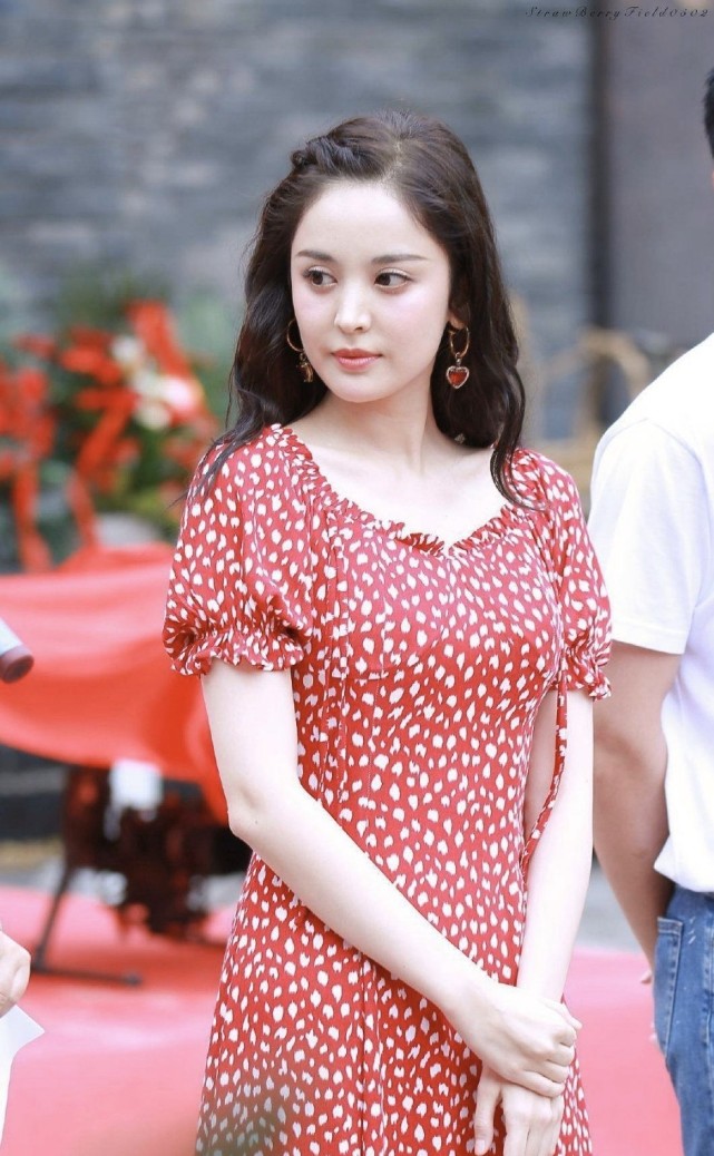 古力娜扎从还没有出道以来,就一直被网友们评为娱乐圈的超级大美女