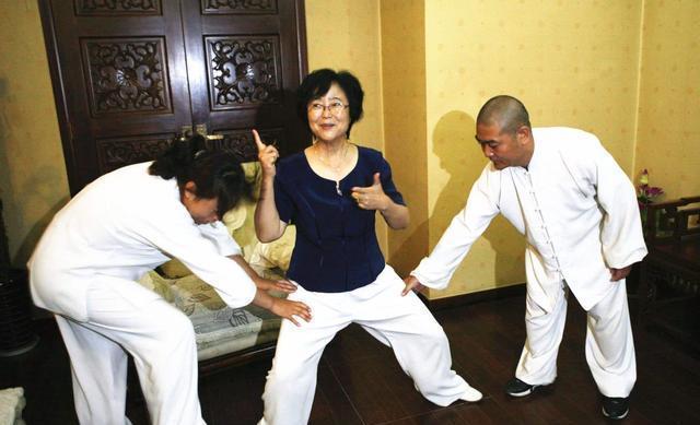 纺织厂女工闫芳上位史：“大师”究竟糊弄谁？