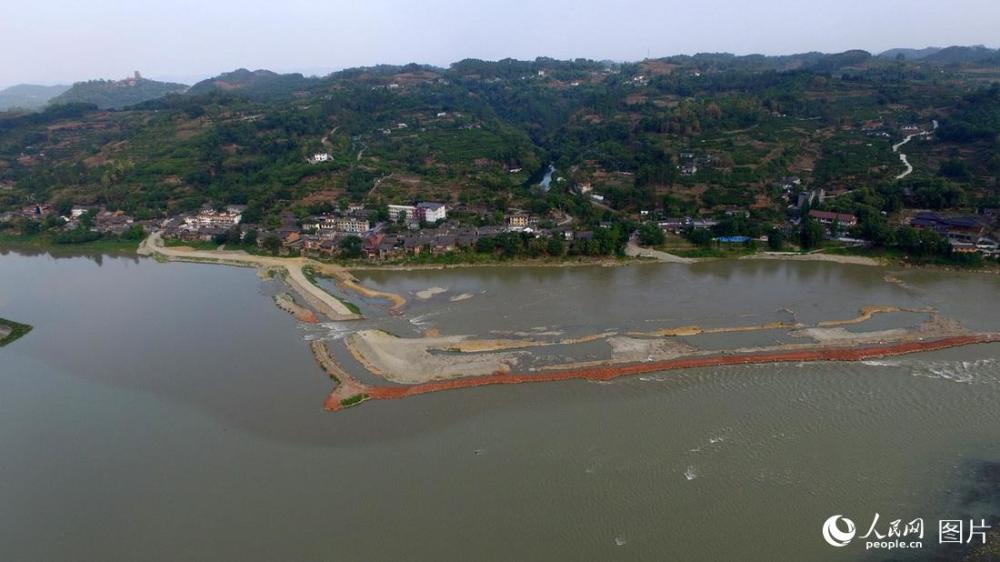 四川省眉山市彭山区江口古战场遗址第三期考古现场围堰,因岷江丰水期