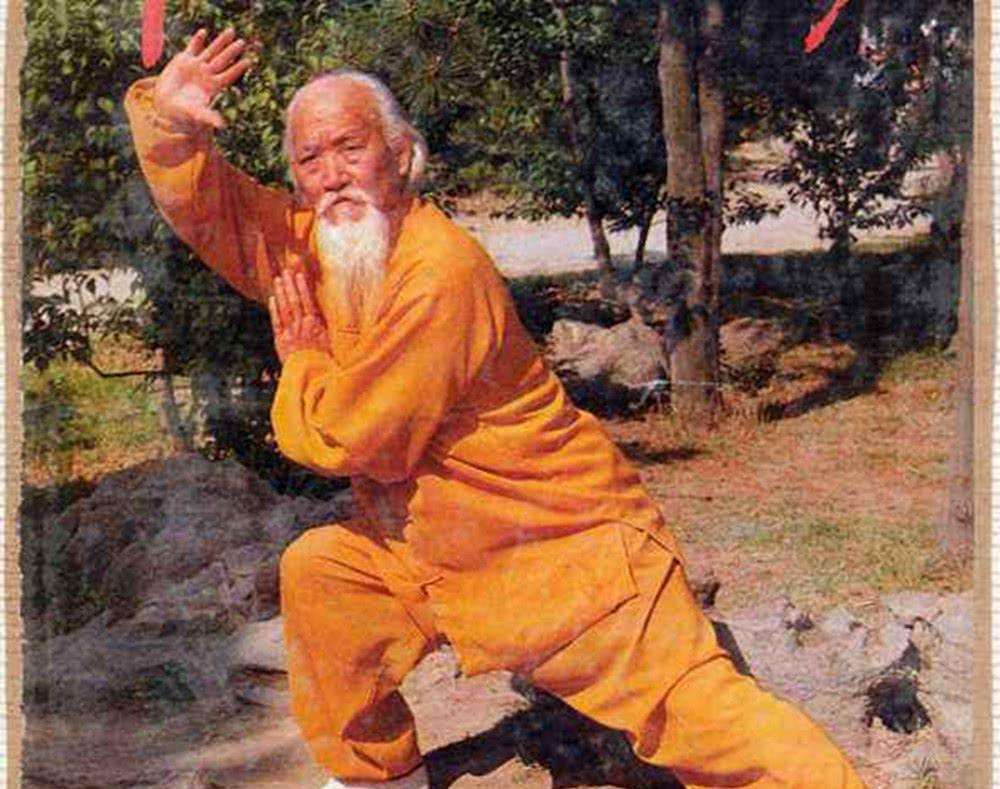 美国保镖称在中国无人能敌，中国老人上场单挑，对方直接被秒杀！