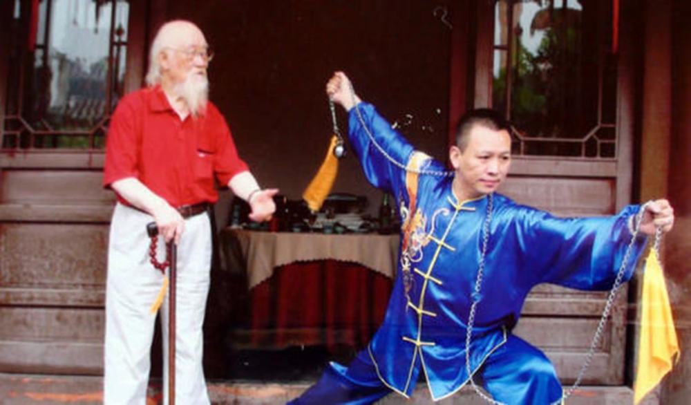 美国保镖称在中国无人能敌，中国老人上场单挑，对方直接被秒杀！