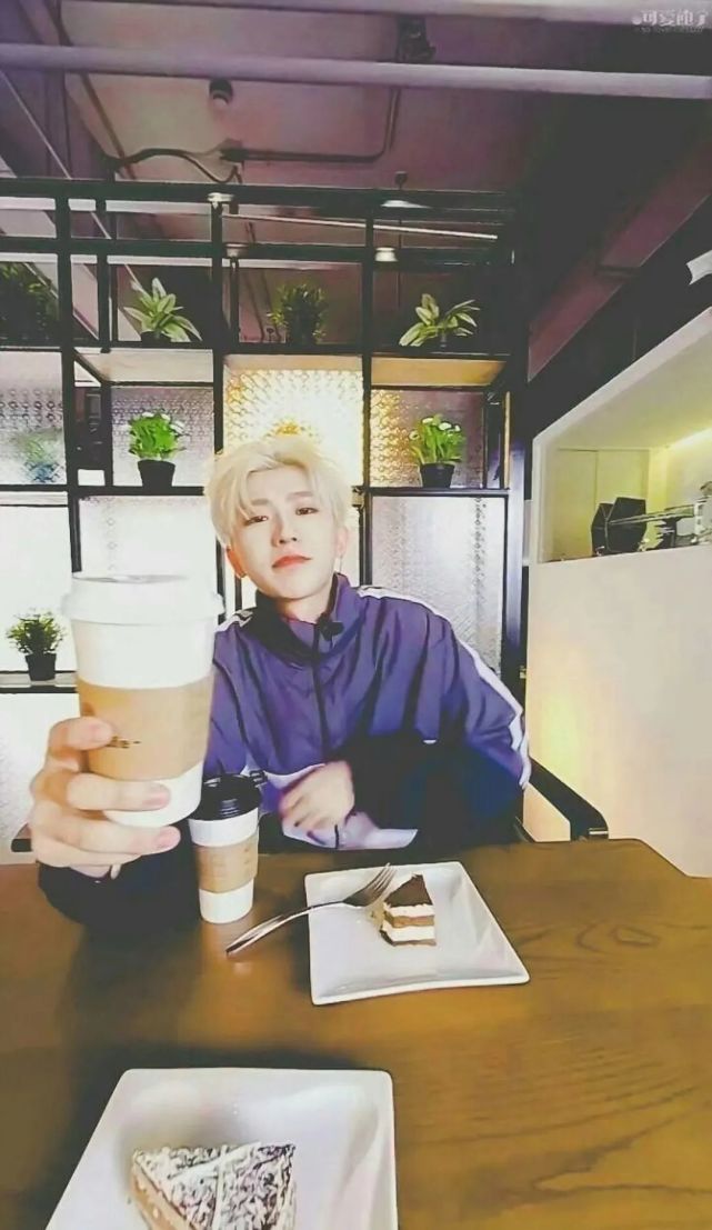 蔡徐坤女朋友最佳视角图
