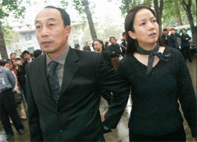 孙海英:儿子2岁瘫痪,怒揭冯小刚老底,大胆吐槽范冰冰"