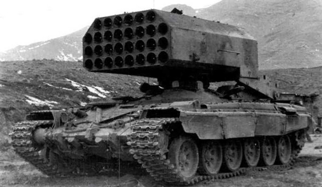 t-72版的喀秋莎火箭炮tos-1,大火吞噬氧气,让敌人无氧