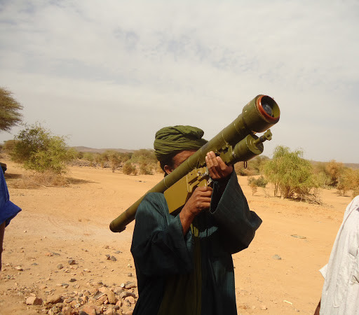 利比亚国民军可以开着皮卡,带一些sa-7肩扛式防空导弹保护"铠甲"