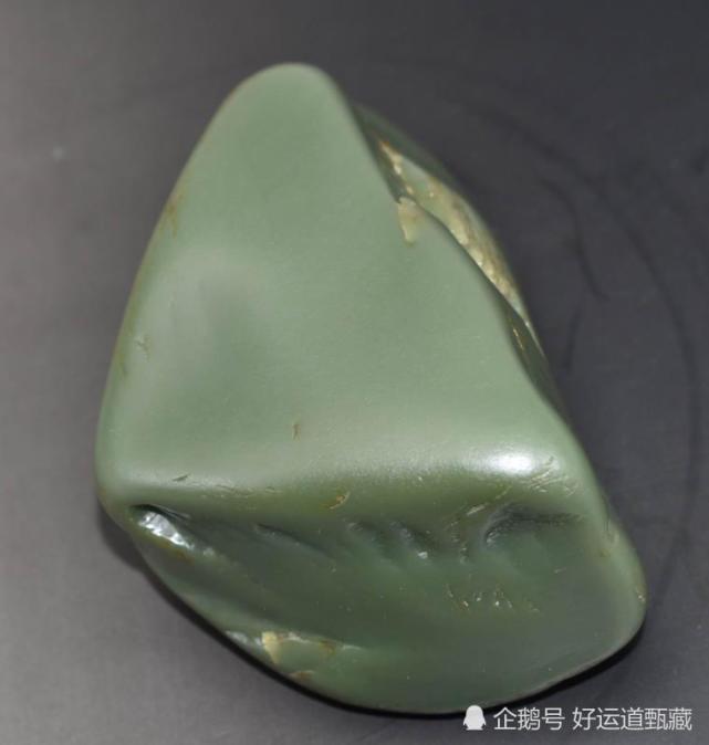 和田玉沙枣青,透着低调宁静内敛的那抹青蓝