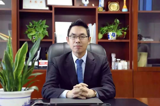 比亚迪汽车工商变更:王传福卸任公司法人及董事长,何志奇接任
