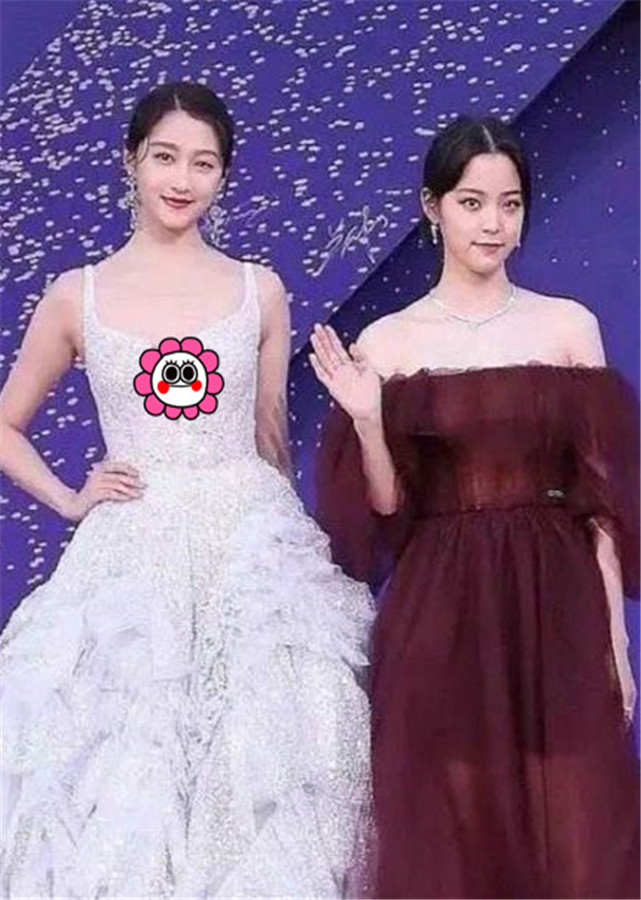 关晓彤与女星同框,无论谁身高都稳赢?唯独遇到她变得娇小可爱!
