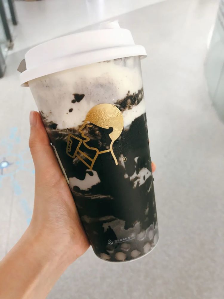 刚吃了喜茶的人造肉汉堡