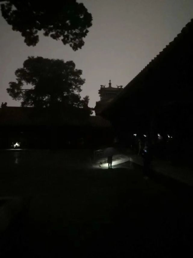 暴雨天摧毀周界防線，菲律賓監(jiān)獄15名囚犯集體越獄