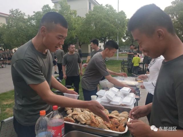 千万别流口水,军营美食节开幕了!